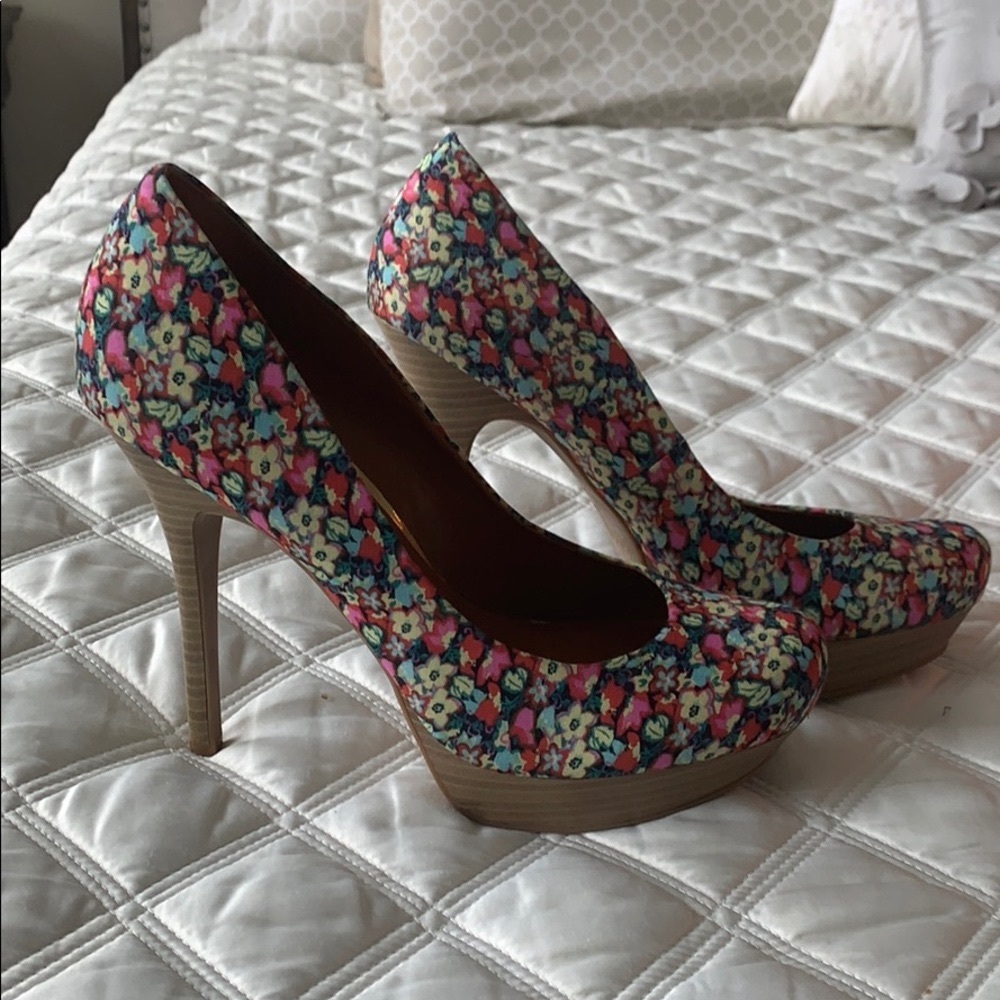 Jessica Simpson Flower Print Platforms!